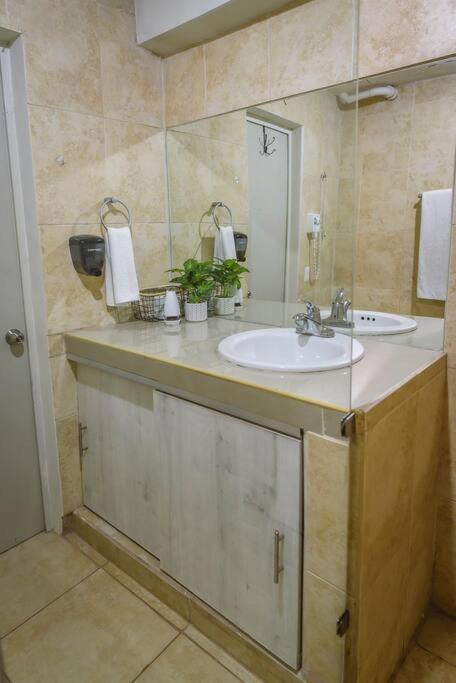 Departamento Comodo Centrico Tv Ac Wifi Cocina Parking, Letra C シウダー・バージェス エクステリア 写真
