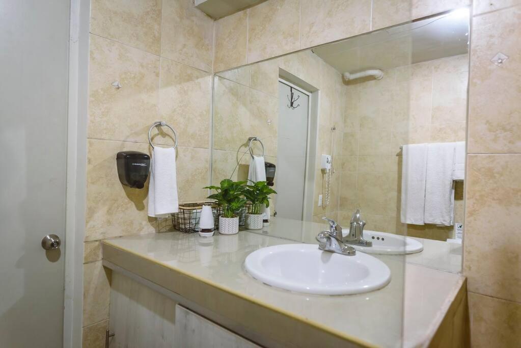 Departamento Comodo Centrico Tv Ac Wifi Cocina Parking, Letra C シウダー・バージェス エクステリア 写真